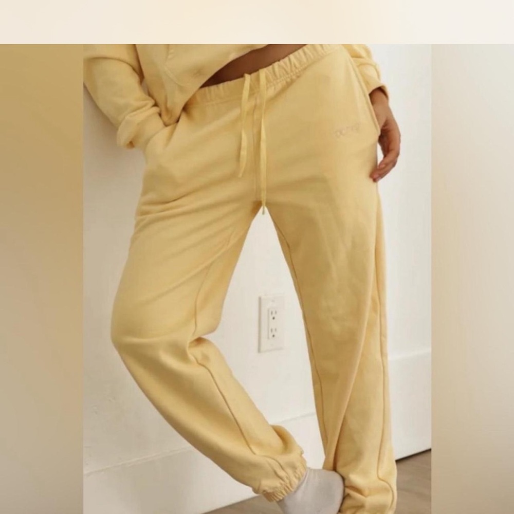 PARKE BUTTER YELLOW SET - Picture 4 of 4
